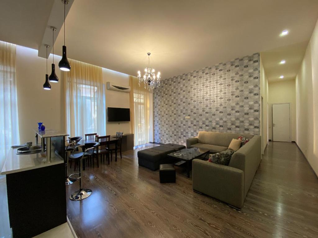 Lado Asatiani Apartment room 3
